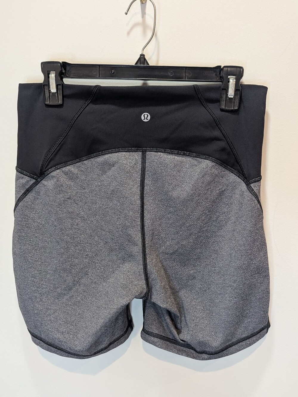Lululemon Train Times 6" Inseam Bike Shorts Heathered Gray / Black Size 10 - Picture 5 of 7